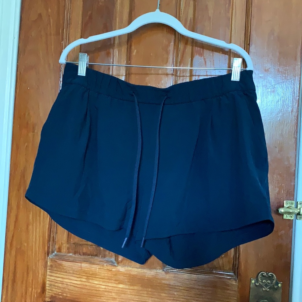 Lululemon stroll at sundown shorts